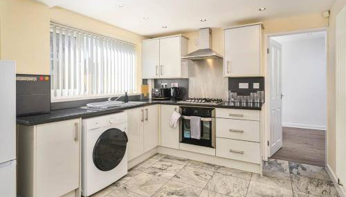 Spacious 4Bed Home, Sleeps 10, Pool Table, Parking, Perfect For Groups - Foto 5