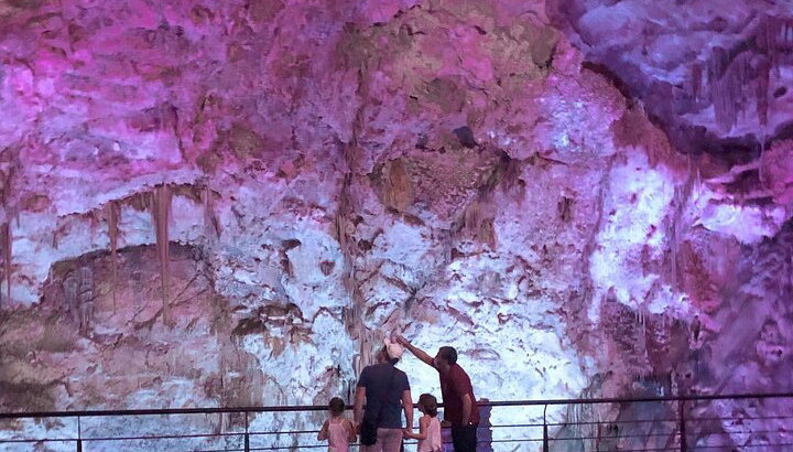 Alicante, Santa Pola: Cueva de Canelobre, Busot + Paseo Costero - Foto 1, Una experiencia didáctica para todas las edades: descubriendo los secretos de la cueva más alta de España.