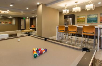 Holiday in LA- Koreatown Retreat with Free Parking, Pool and Sauna - Photo 7