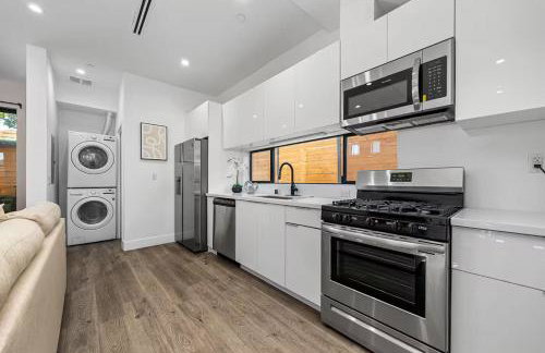 7 BR double house with parking and a backyard in LA - Foto 38