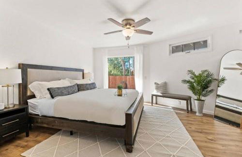 Majestic 5BR Villa with Guesthouse, Pool & Spa - Foto 7