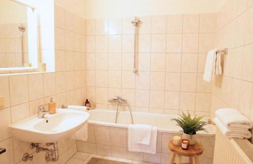 Große Wohnung mit 3 Schlafzimmern & 6 Boxspringbetten, WLAN, Smart TV, Parkplatz, Waschmaschine & Trockner - Foto 13