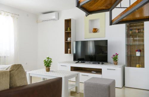 House Angela with private pool, private parking, wi-fi and fully fenced garden - WiiBuk - Foto 3