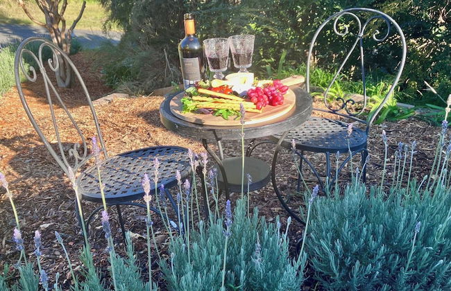 One Wee Cottage, A Romantic Secluded Provincial Abode Surrounded by Vineyards - Foto 49