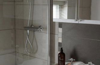 Large 4 Bed Home - Fast Wifi, Smart TV's & Free Parking - Near A66 - Foto 39