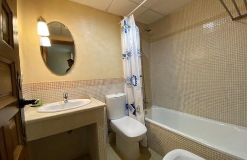 Apartamento con piscina y terraza muy cerca de la playa - Foto 35
