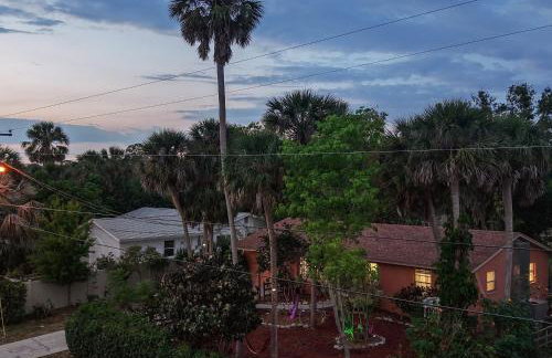 Sunny 3BR Oasis with Water View and Beach Gear Near Siesta - Foto 28