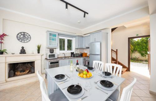 Villa Eleni Agios Stephanos - Photo 14