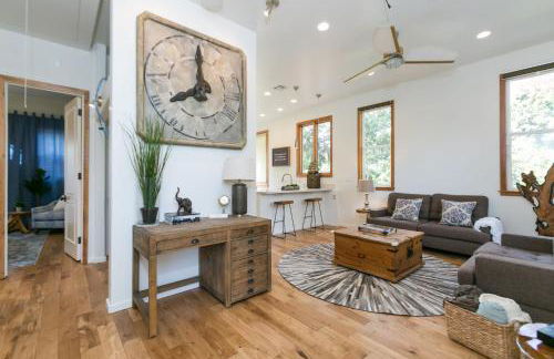 Stunning 2-Bedroom Home near Downtown Culver - Photo 21