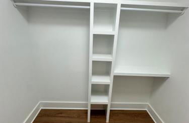 Modern 4 Bed in Quail Hollow - Foto 13