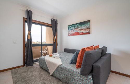 Sunny Cozy Flat w/ Terrace - São João - Foto 17