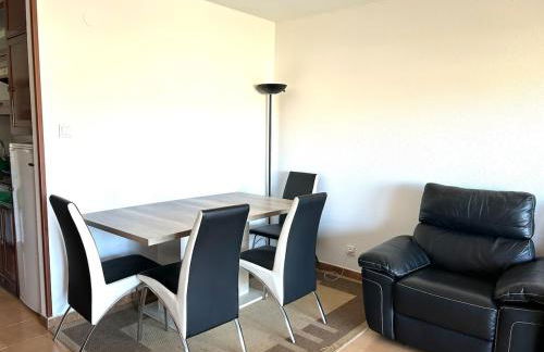 Acogedor dúplex en urbanización con piscina en Ajo - Foto 9