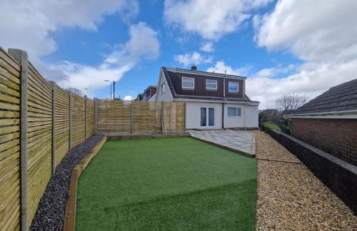 Modern Detached 3 bedroom home with off-road parking & bike store - Photo 16