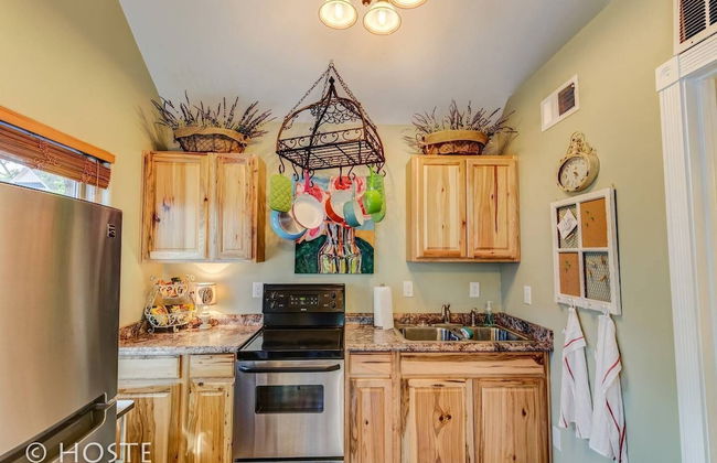 Chic Boutique Wine + Mtns Walk Everywhere - Foto 19