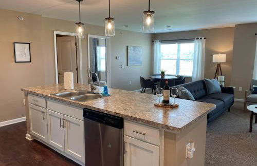 Retreat At The Charles Fast WiFi WasherDryer - Foto 8