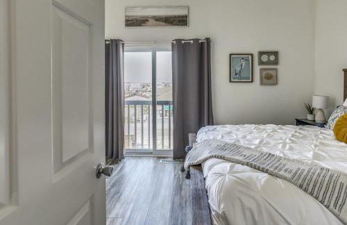 Salt and Light Oceanfront Condo with Pool and Elevator - Foto 19