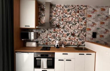 R8 Trabajo y Descanso Premium Junto a Metro Madrid - Photo 3