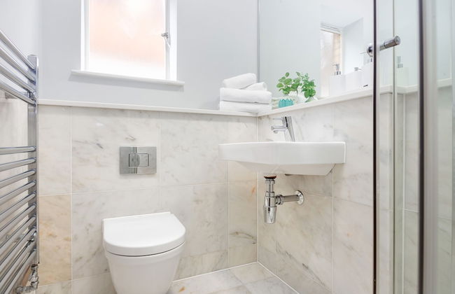 One Bed Serviced Apts near Oxford Street - Photo 10