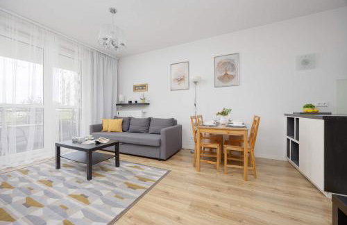 Modern Apartment in Warsaw with Parking and Balcony by Noclegi Renters - Photo 1