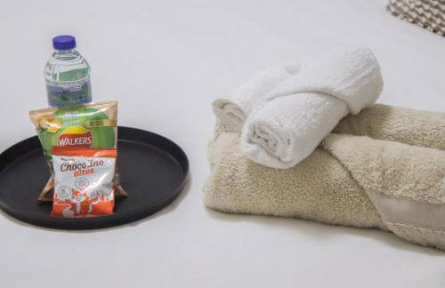 Beautiful 2 Bedroom house with big Garden & Parking fast wifi, and king size bed - Foto 21