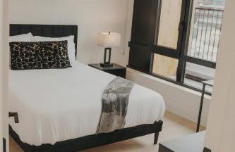 River North Private Balcony With In and Out Parking - Foto 12