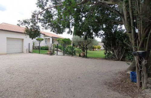 Villa l'ESTEL charme provençal, 15 pers, piscine privée & aire de jeux, au coeur du triange Arles-Avignon-Nîmes - Foto 6