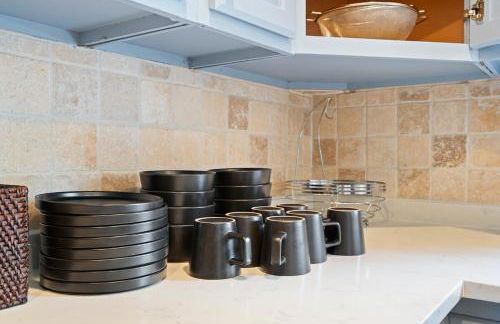 Spacious 4BR w Fenced Yard - Foto 19