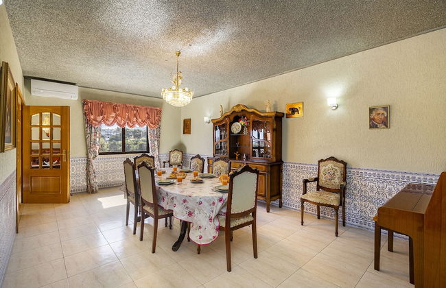 Perfect Family Hideout Residence W/Ac & 4Br + 5Ba - Photo 20