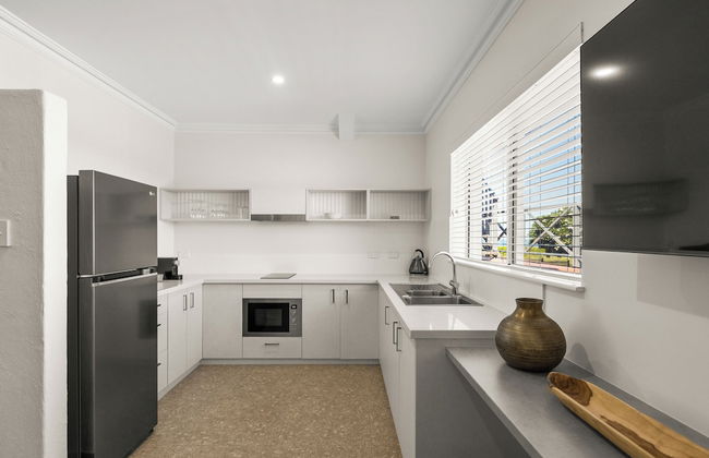 Moonlight Bay Suites - Photo 30