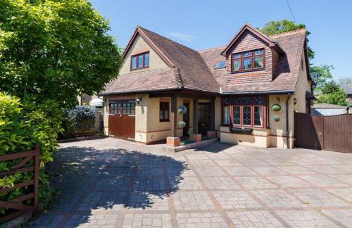 Grove Lodge - Photo 2