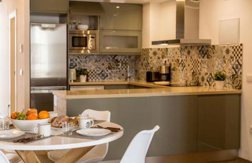 FLORIT FLATS - CATHEDRAL LUXURY TERRACE FLAT 2BR 2BA AC Wifi - Photo 11