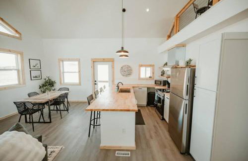 New Cabin Pet Friendly With A Game Room And King Beds - Foto 36