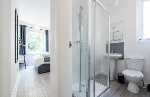 Jasmine Villa B - Ideal for QMC & Uni - Free parking - Photo 17