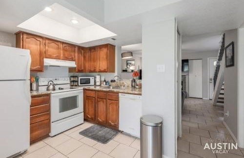 2 Miles to DT Updated Pet-Friendly Home for Four - Foto 3