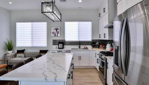 H&H New Built 2023 Hidden Gem Heart of OC 3 Queen Beds - Foto 3