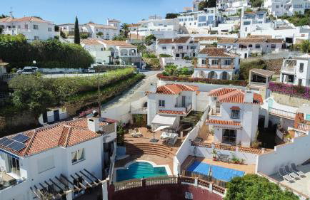 Private Beach Villa for 6 with Seaview, Pool & big Sun Terrace - Foto 39
