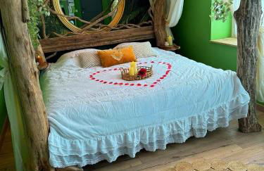 La jungle insolite, SPA, Écran cinéma, Lit à baldaquin king size, day use, 10 min centre - Foto 8