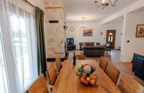 Villa Pietro with a heated Saltwater pool - Photo 61