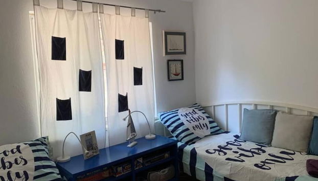 Cozy Beachfront Apartment Rogoznica - Foto 2, Habitación