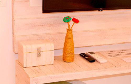 Casa d'Aroeira Residencial Boutique - Centro de Juqueí - Perto de Tudo - 2 quadras do Mar - Serviço de Praia - Roupa de Cama 600 fios algodão Egípcio - Tudo Novo - Estacionamento Interno - Cozinha - Consulte unidades com Ofurô Hidro e Cromoterapia - Foto 35