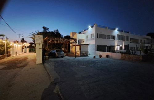 Courtyard Luxury Suites “ APOSTOLOS” - Foto 18