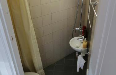 Spacious & Modern Studio Apartment Near the Airport - Foto 15