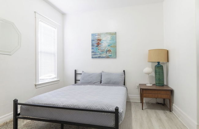 Spacious 4BR Family Home in Detroit Wifi & Parking - Foto 12