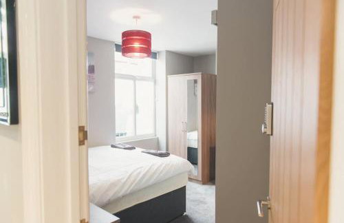 LYNNTON HOUSE Stunning 6 bed Town Centre House ALL with En-Suites Prime Location Tamworth - Foto 26