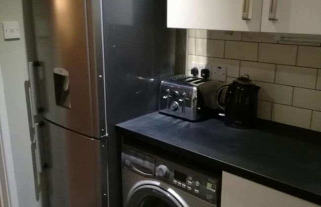 Flat - Sleeps 4 - Parking - Close to Airport - Foto 6