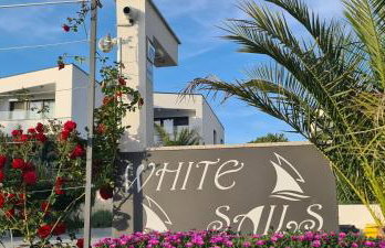 Luxury White Sails Villas with a Multi Sport Court and Sea View - Photo 31