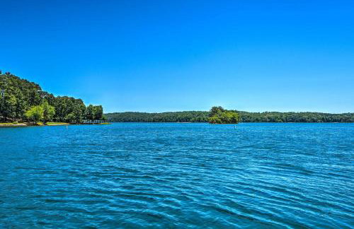 Resort-Style Condo with Balcony on Lake Keowee - Foto 38