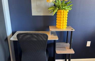 King-Bed Loft - Free Garage Parking - Full Kitchen - Foto 15