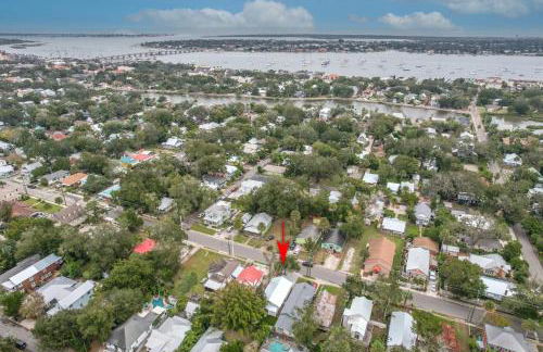 Coco's Cozy Cabana - Hot Tub Walk to Downtown - Foto 4