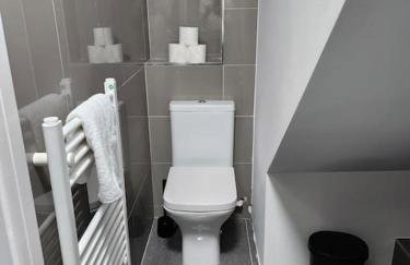 SuperValue Suite 6 - Fast WiFi, Hotel Linen, Keyless Entry, City only 10 Mins - BY PROPERTY PROMISE - Foto 7